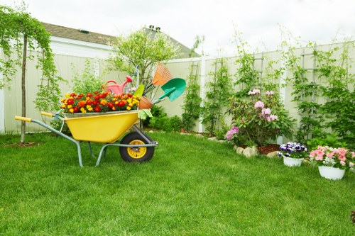 Gardener in Wapping pricing for courtyard and townhouse garden work
