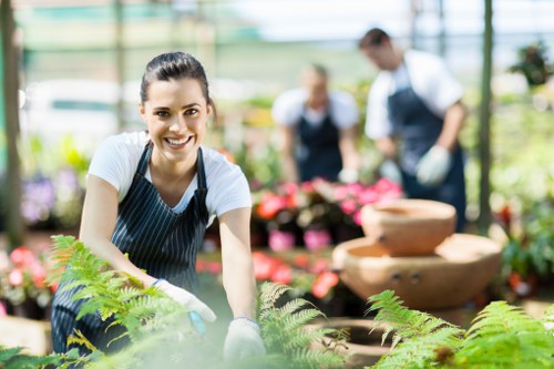 Transparent Gardeners Wapping rates for garden clearance and upkeep